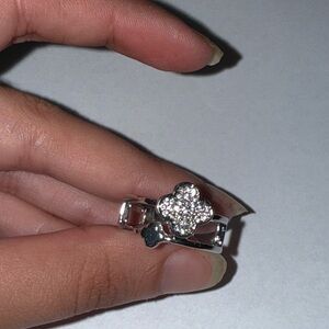 Elegant Silver Floral Ring